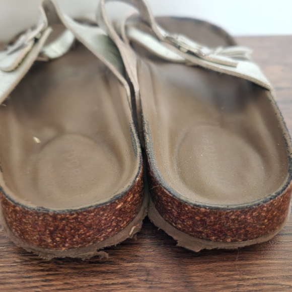 Women's Metallic Silver Buckle Cork Footbed Sandals Size 6 - Picture 3 of 4
